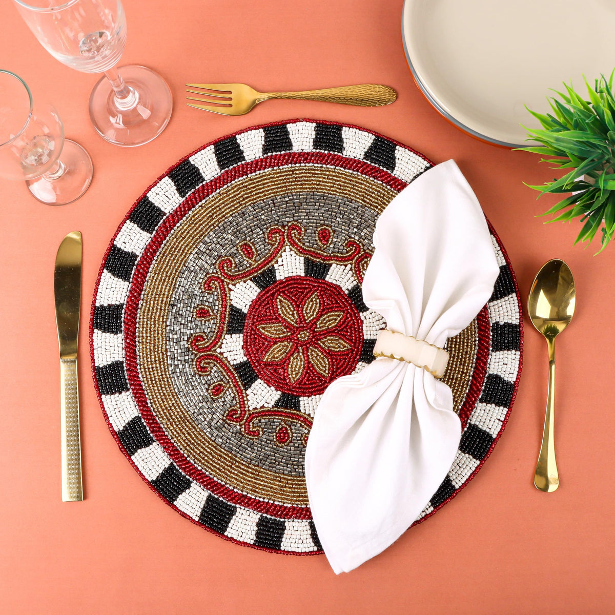 Alpha Living Home 13-Inch Round Beaded Placemat, Set of 1