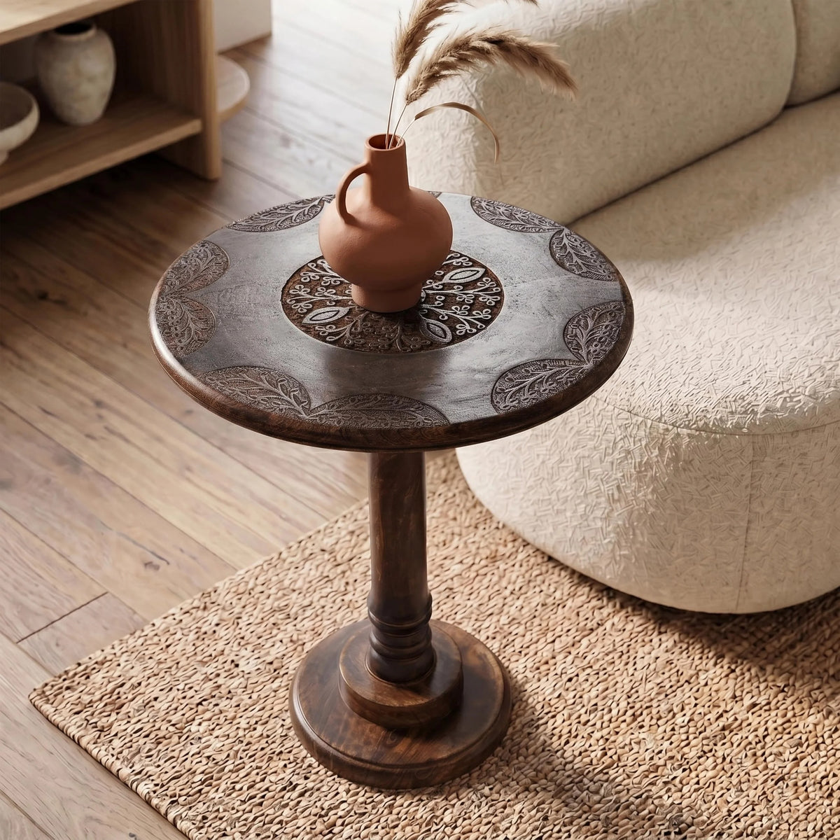 ALPHA Living Home Solid Wood End Table, Whitewash Carved Rim Small Round Side Table, 18 x 22 Inch Wooden Accent Nightstand for Living Room, Bedroom, Sofa Side & Bedside
